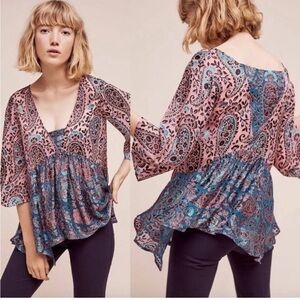 Floreat Valo Burnout Velvet Print Silk
Blend Asymmetrical Hem Blouse